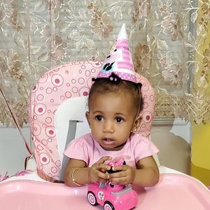 Meet your Posher, Junitha